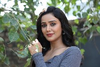 Simran Gupta Pics